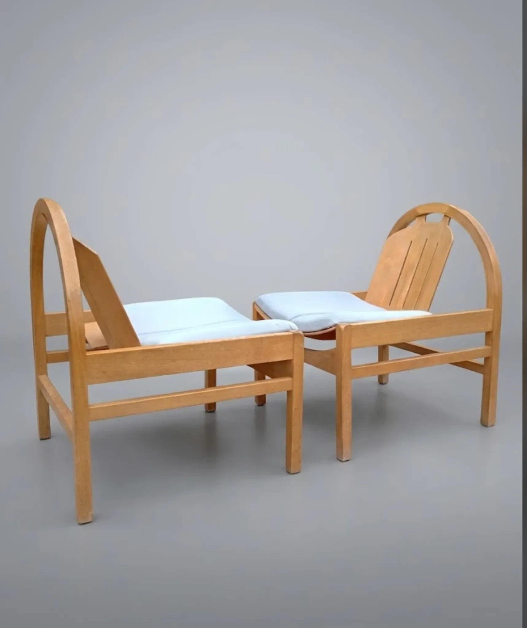 Pair of Argos lounge chairs by Baumann