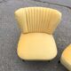 Set de 2 fauteuils cocktail jaunes en velours et hêtre massif années 1950