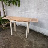 Extendable table, extendable table