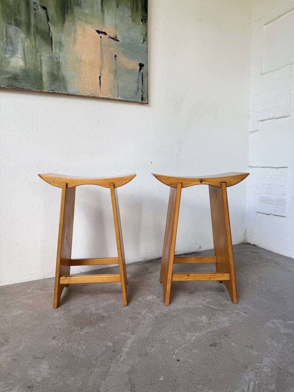 Scandinavian pine stools with Japanese inspiration.