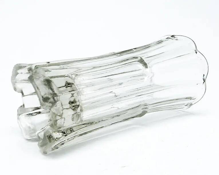 Vase moderne du milieu du siècle, en verre rose pressé, Pologne, années 1950