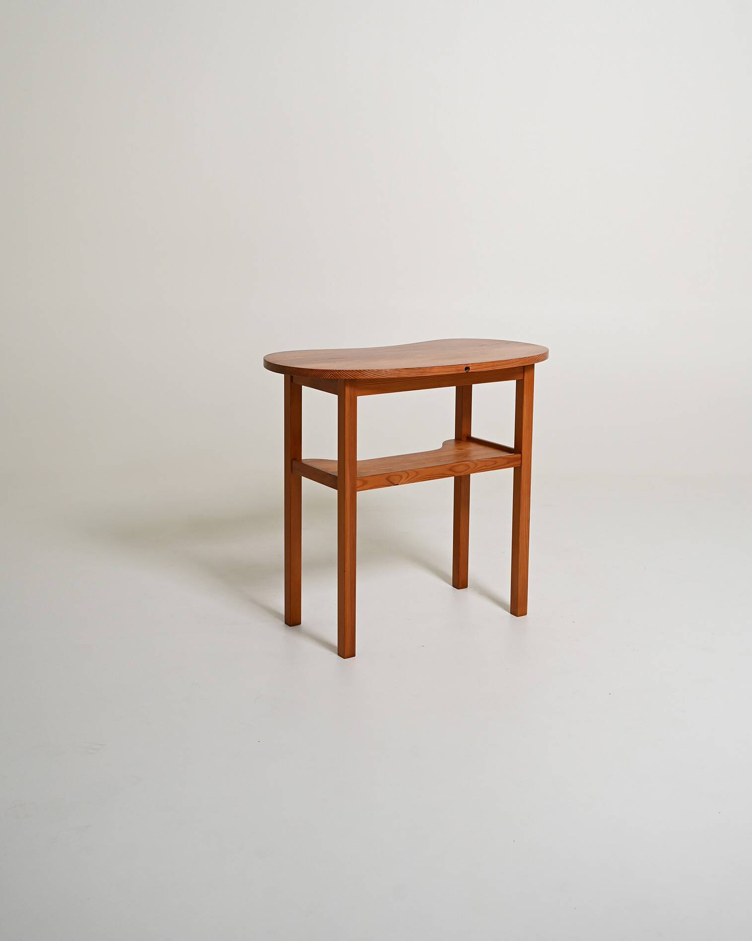 Table de coiffeuse en pin nordique avec étagère, années 1950-60.