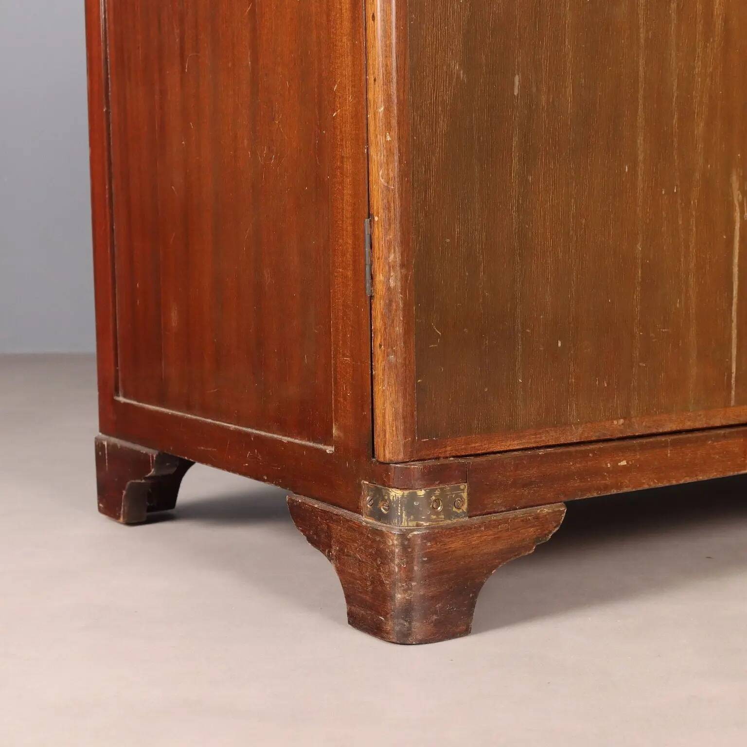 Antique mahogany commode with brass details, 4 drawers, 20th century.