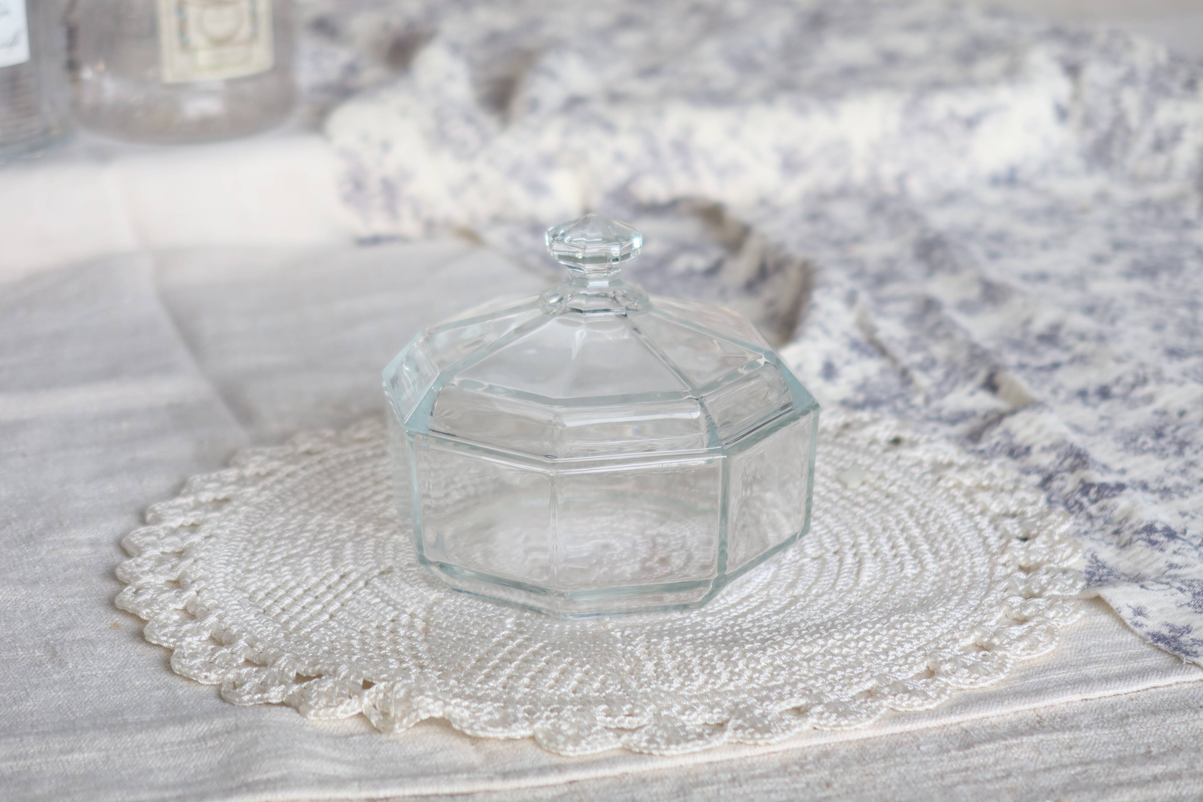 Arcoroc vintage transparent glass sugar bowl