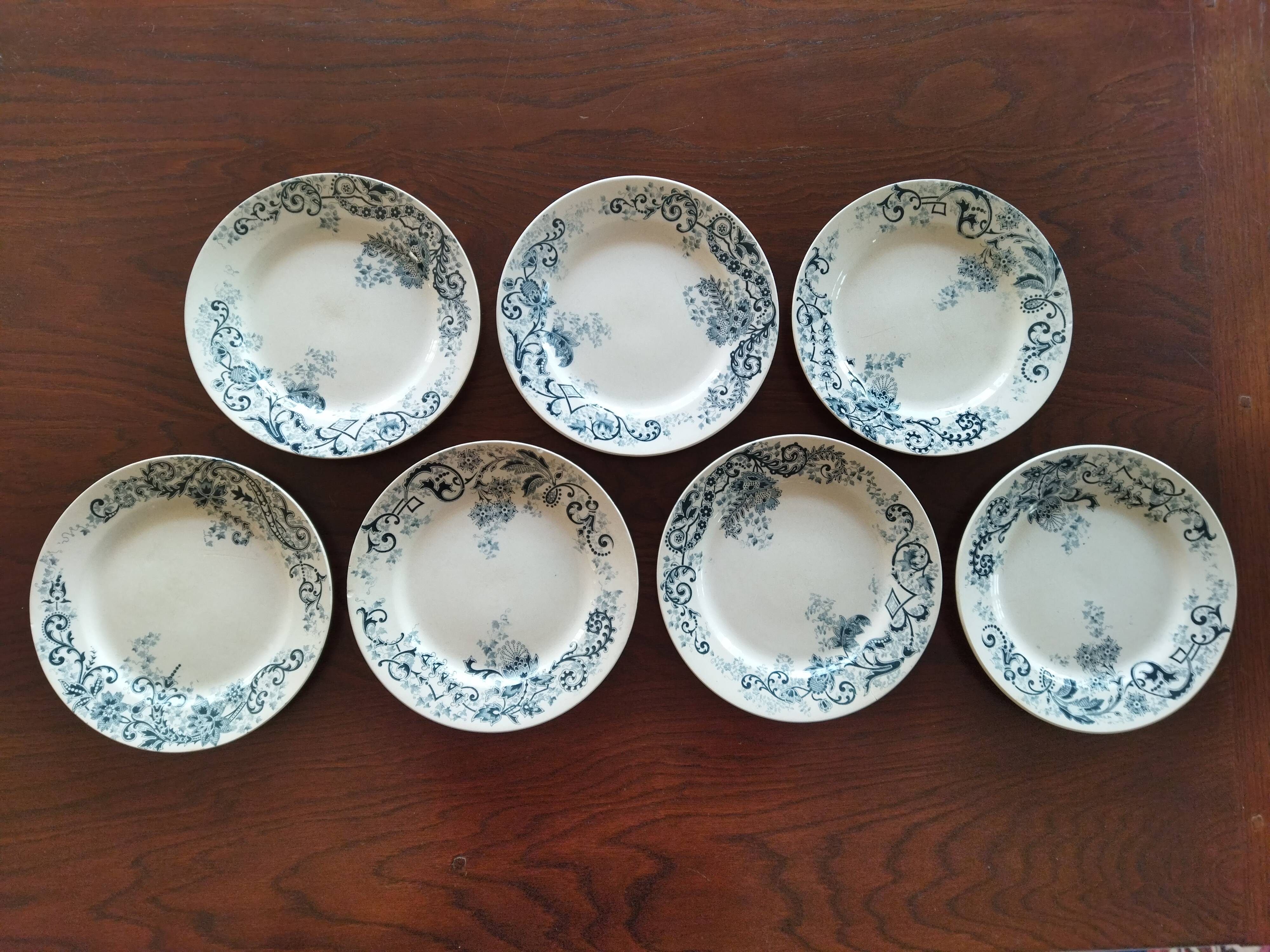7 flat plates in iron earth HB & Cie, model Sévigné (Choisy-le-Roi)