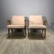 Paire de fauteuils 366, conçus par J. Chierowski