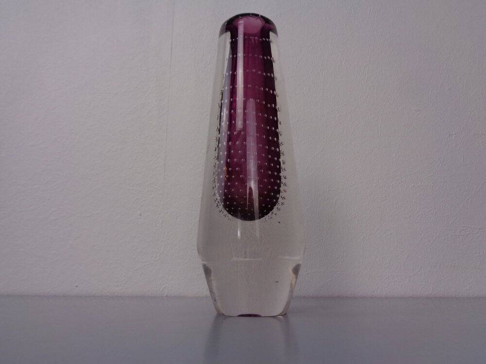 Glass vase by Gunnel Nyman for Nuutajärvi Notsjö, Finland, 1940s.