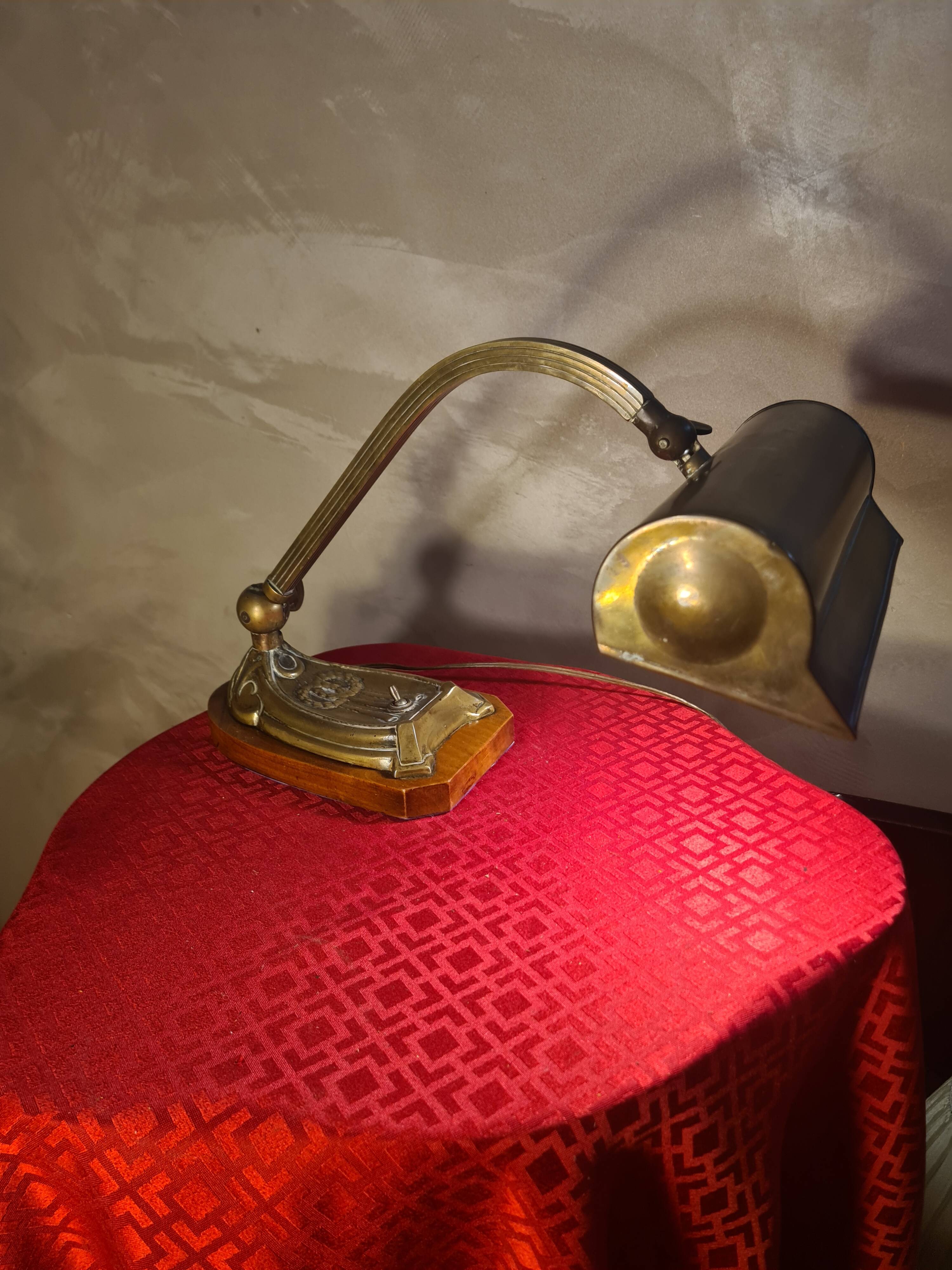 lampe de notaire  art deco, bureau, 1920 a 40 laiton et socle bois vernis h