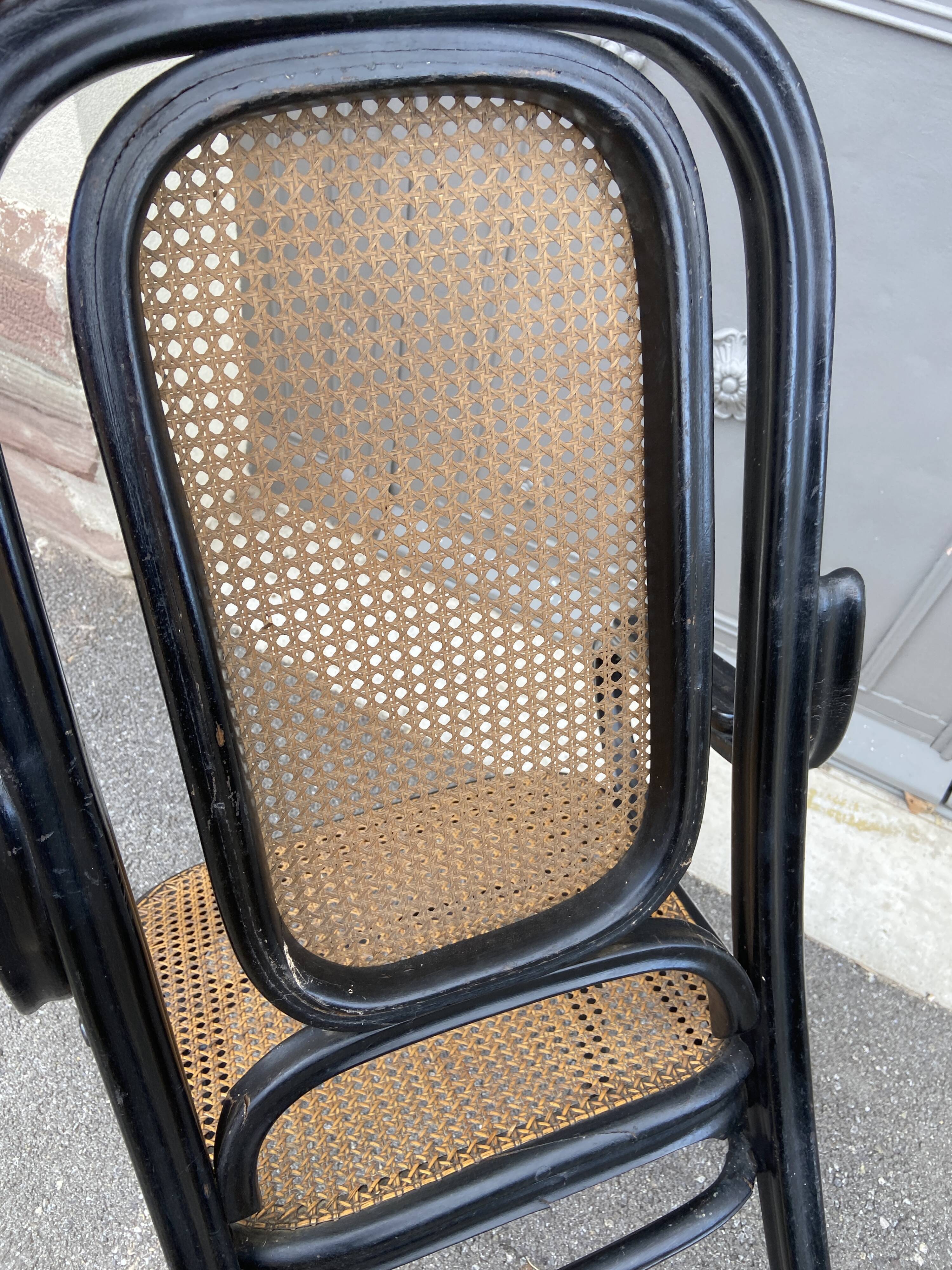 Curved wooden armchair Thonet Nr 1032