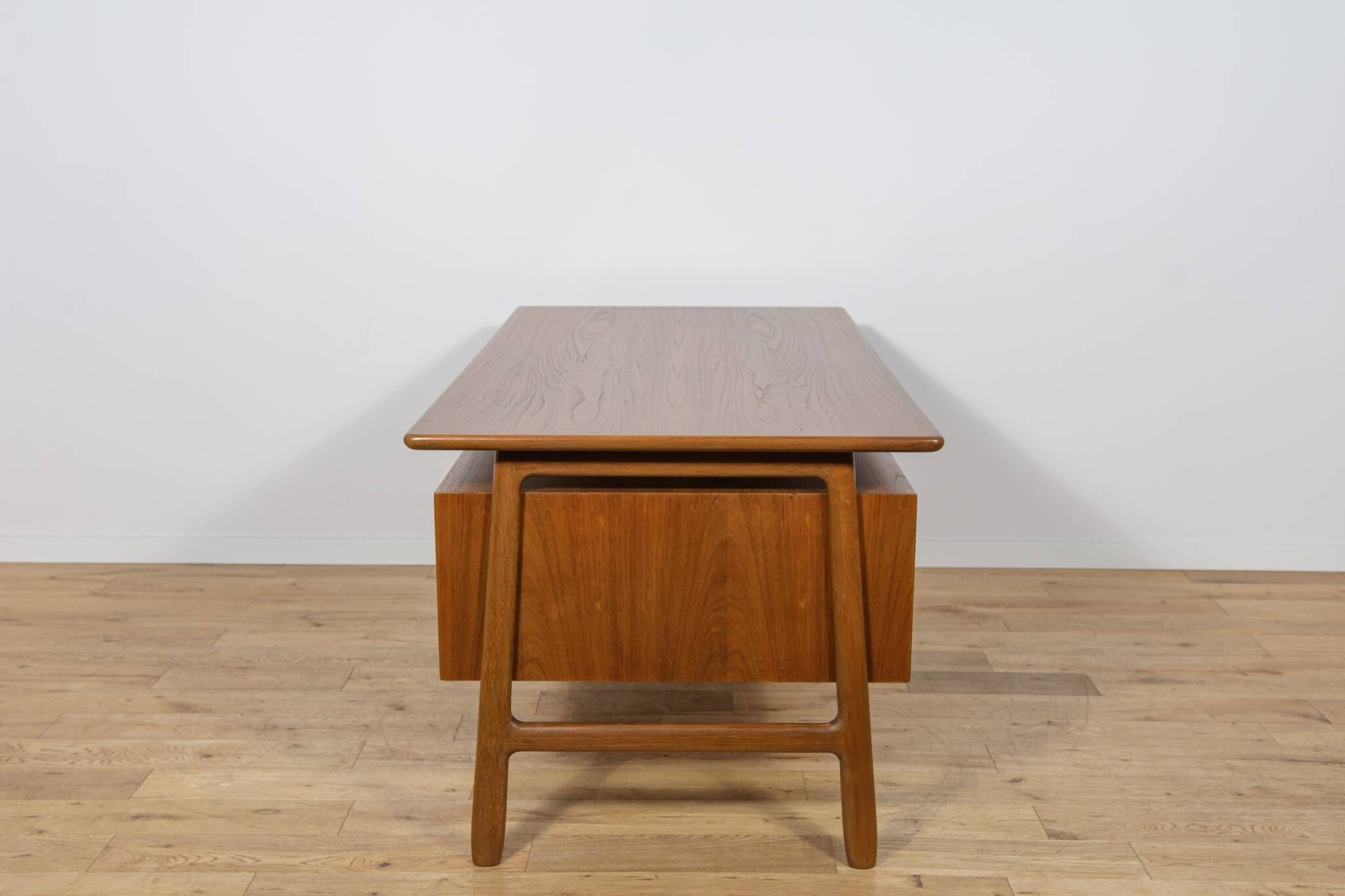 Bureau indépendant en teck modèle 75 de Omann Jun, Danemark, années 1950.