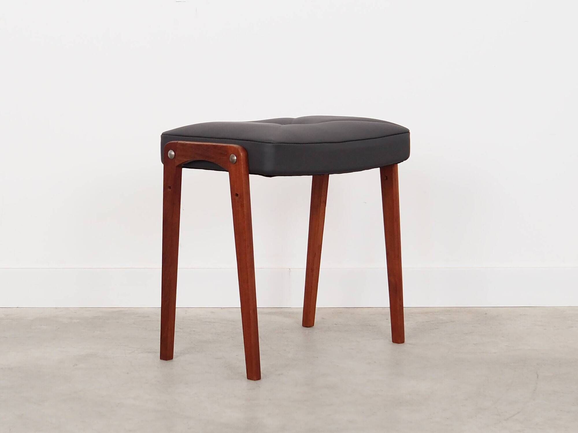 Teak footstool, Danish design, 1970s, production: Denmark