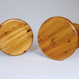 Pair of modern minimalist Scandinavian stools in pine, Sweden, 1970s.