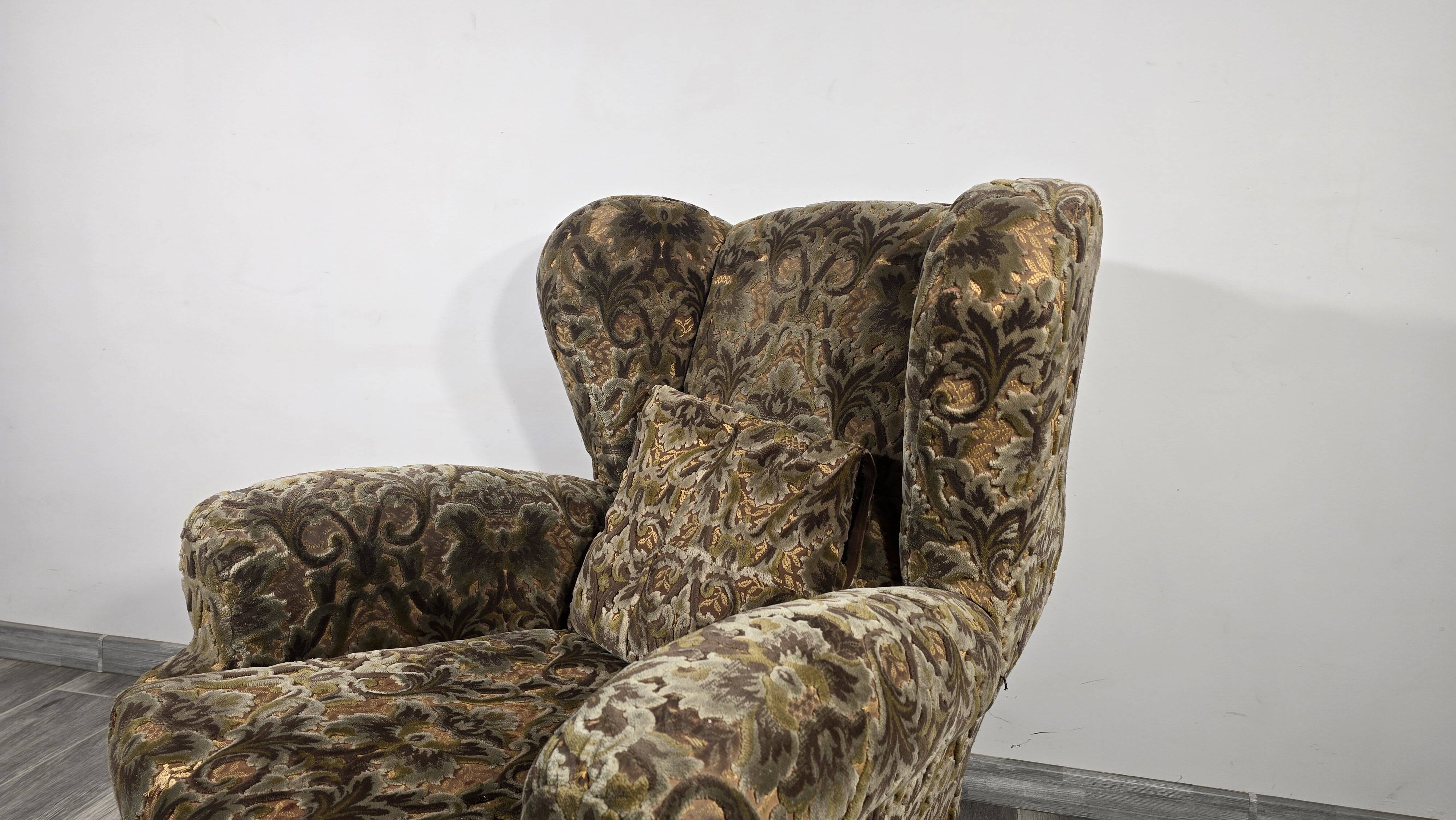 Fauteuil H-371 par Jindrich Halabala