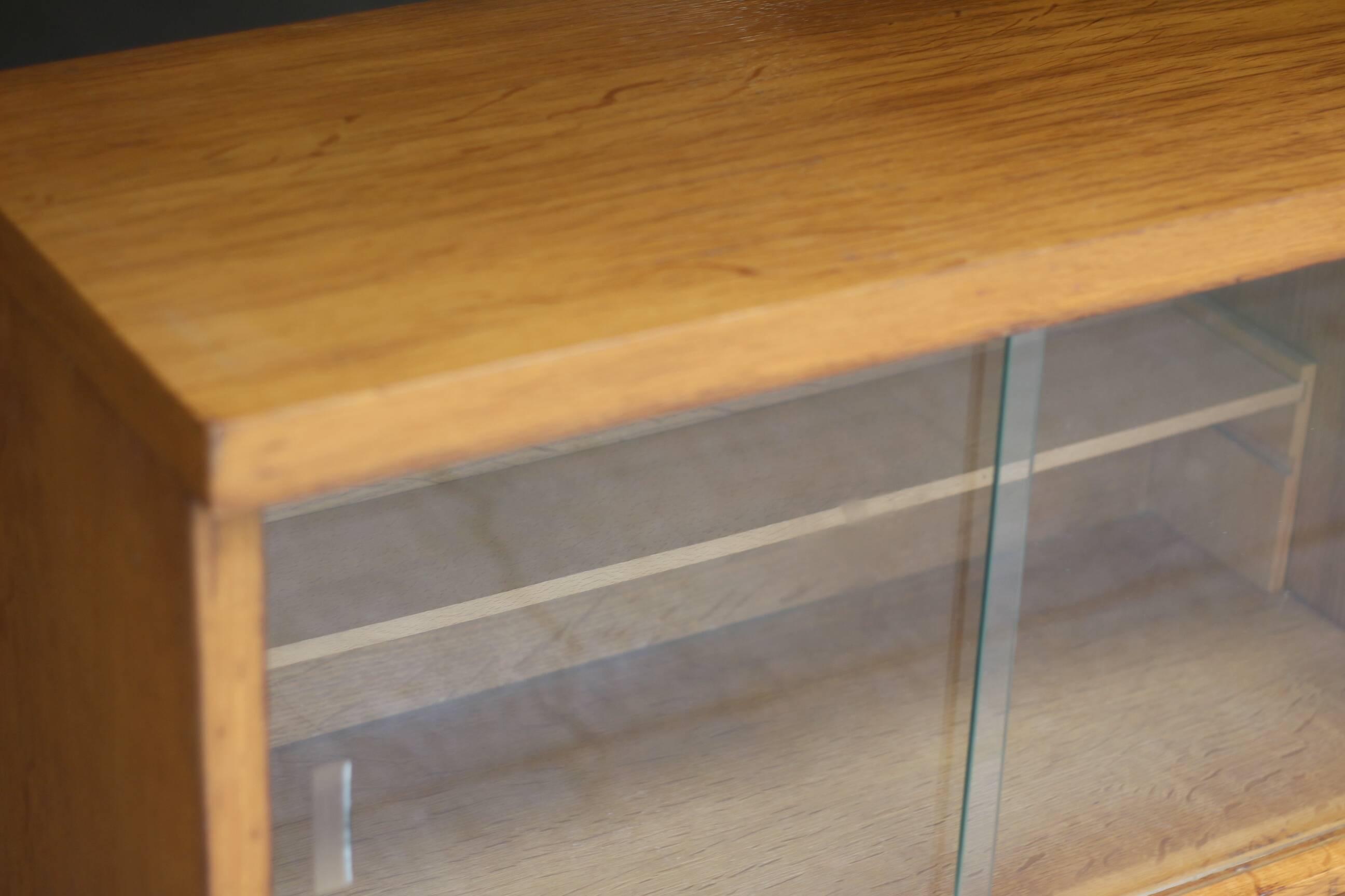 Adorable MD-type oak module from the 1950s.