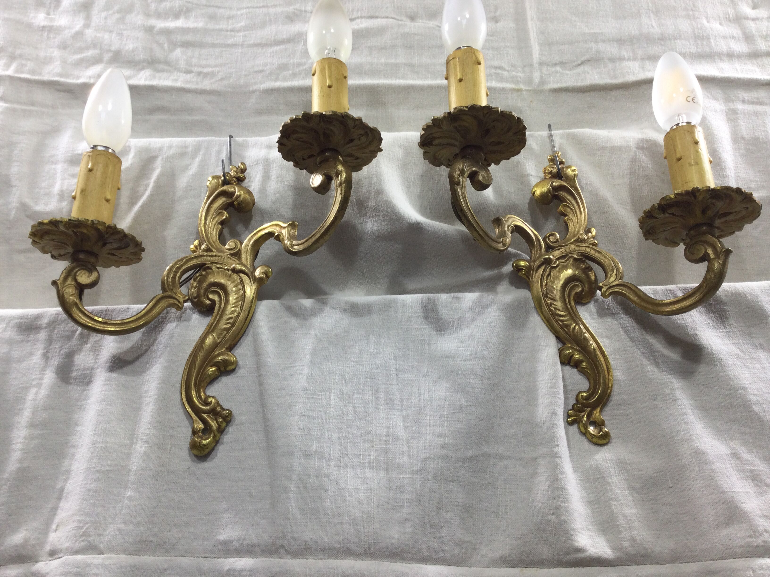 Paire d'appliques en bronze style Louis XV