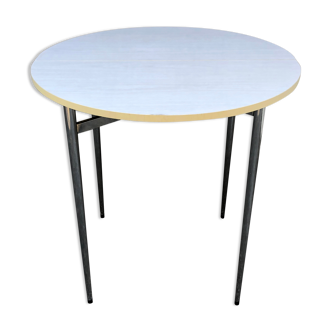 Formica roundtable