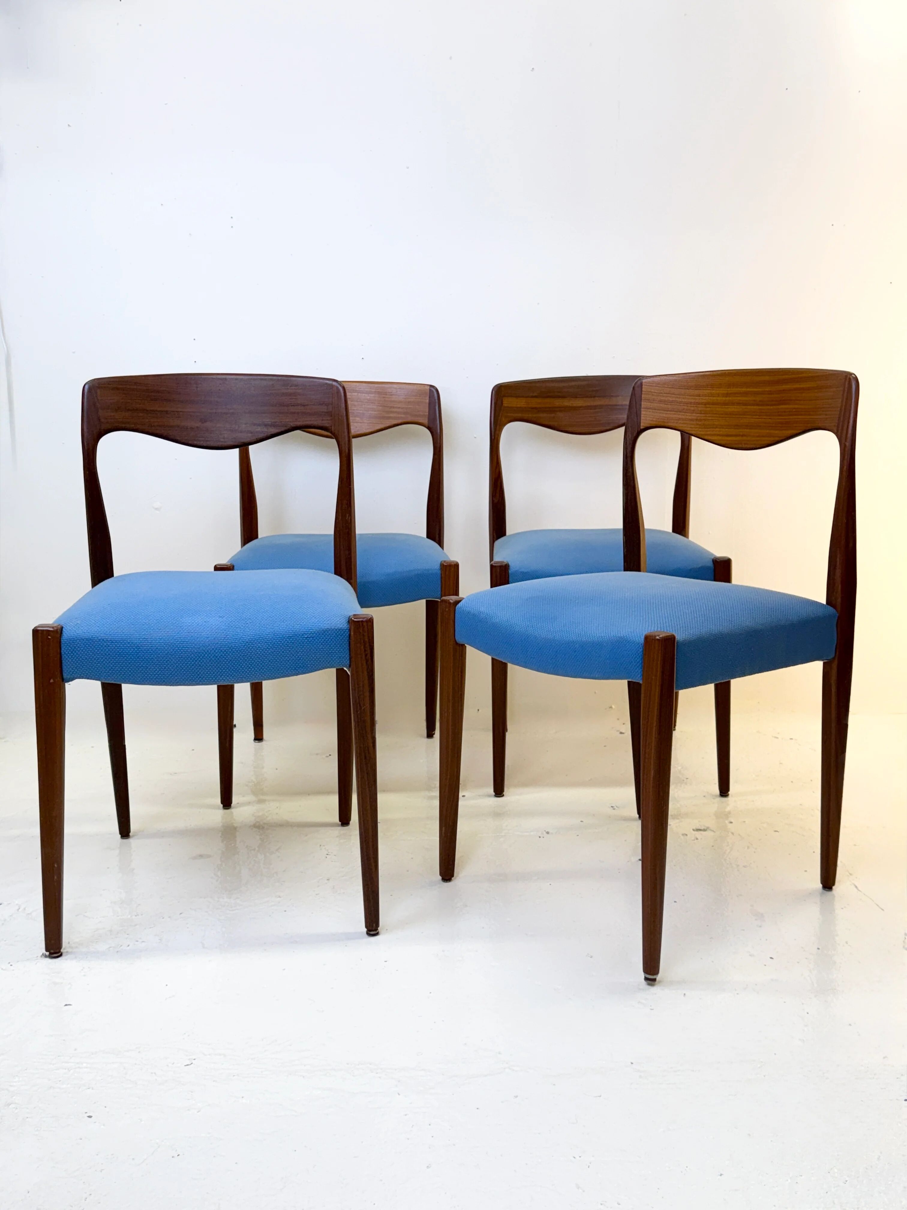 Suite de 4 chaises scandinaves, 1960s