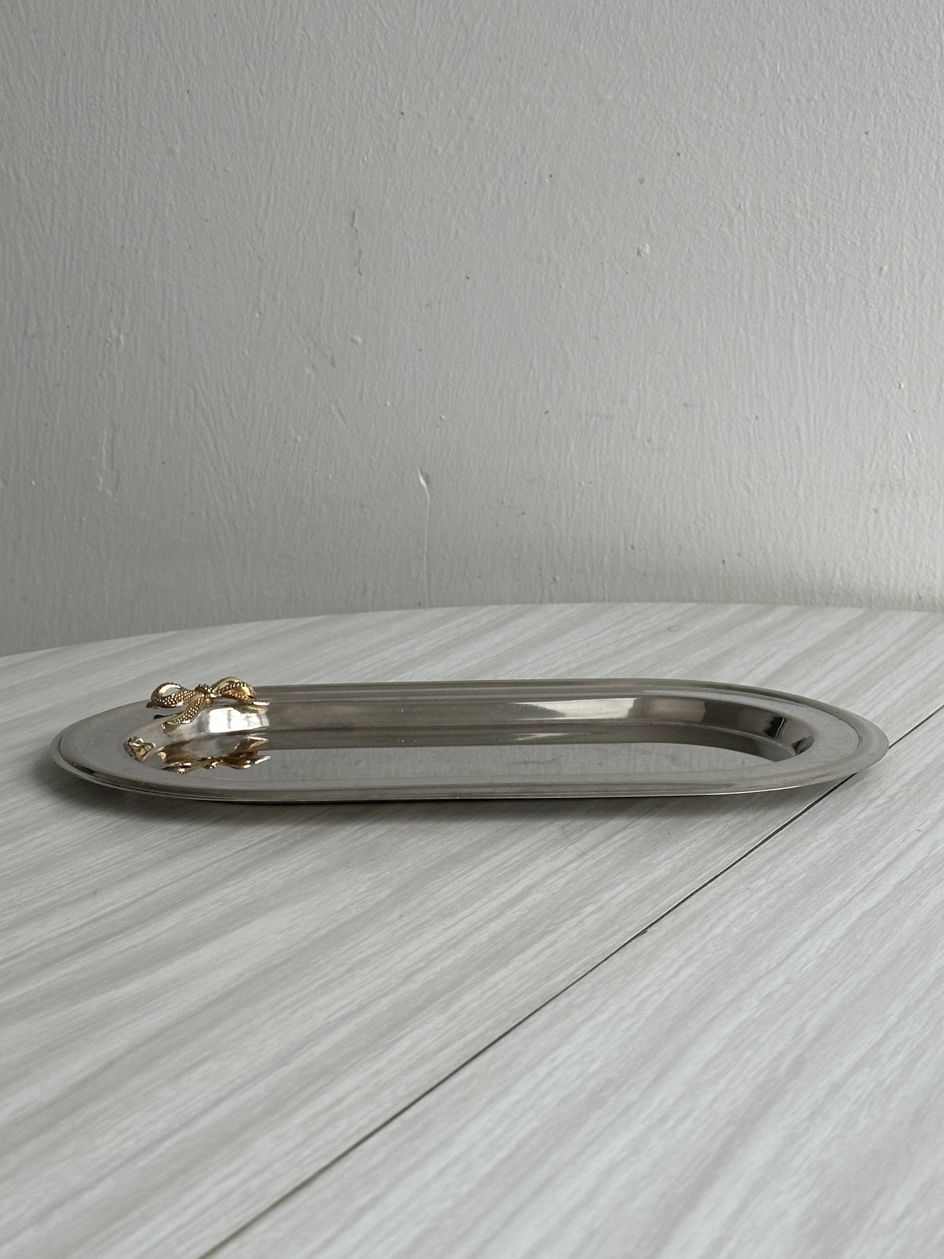 Petit plateau en inox à motif nœuds