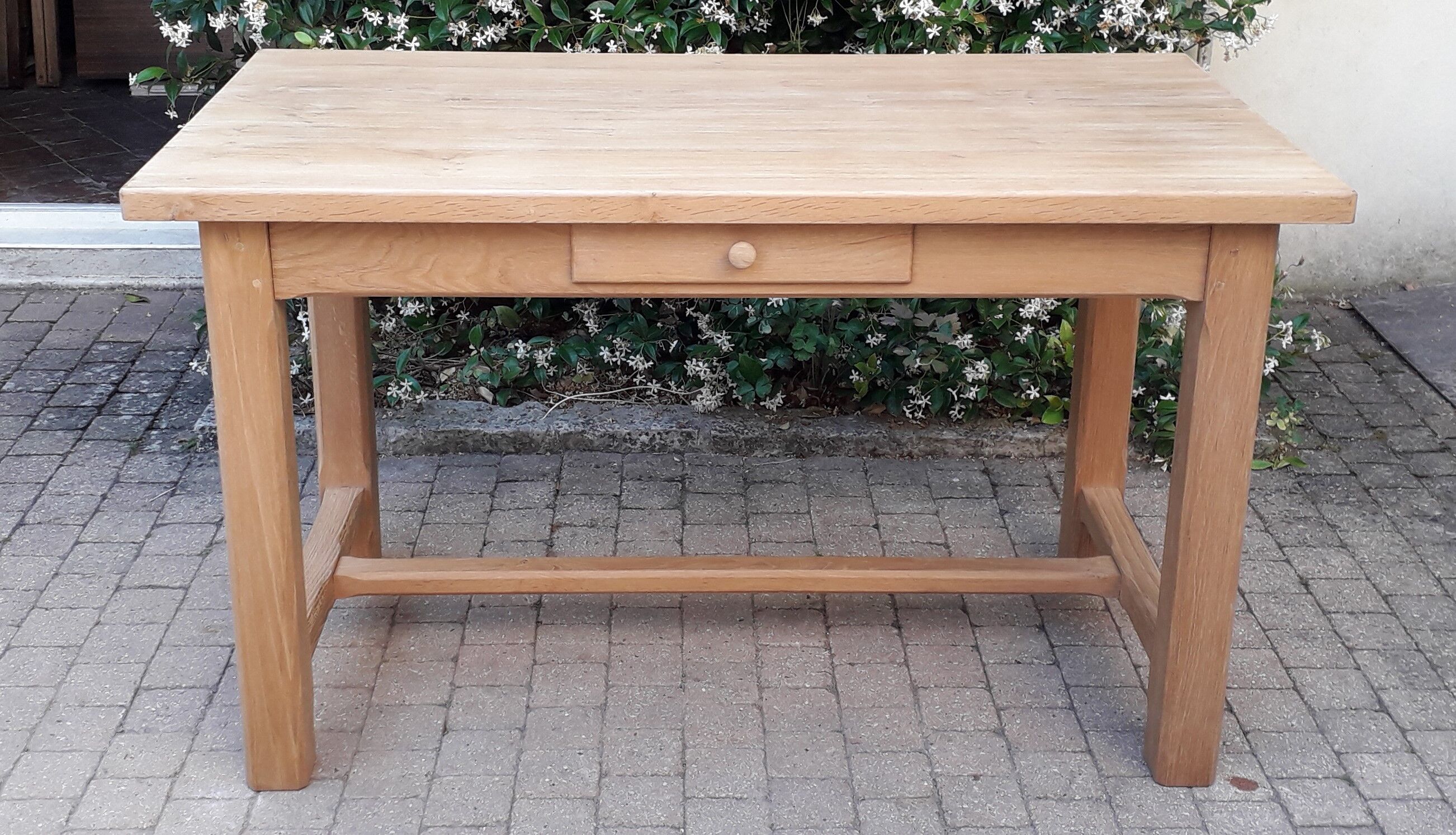 Farm table