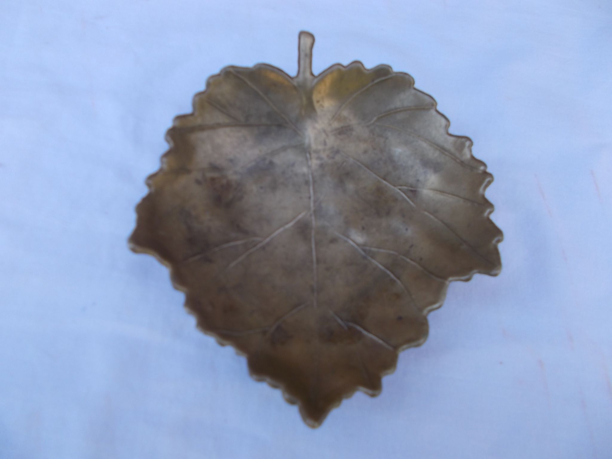Brass leaf catchall