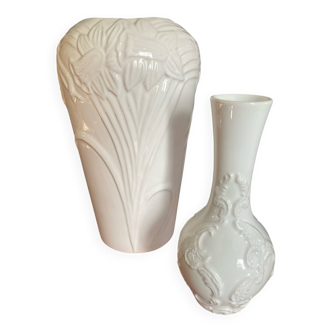 A pair of vintage vases in glazed porcelain.