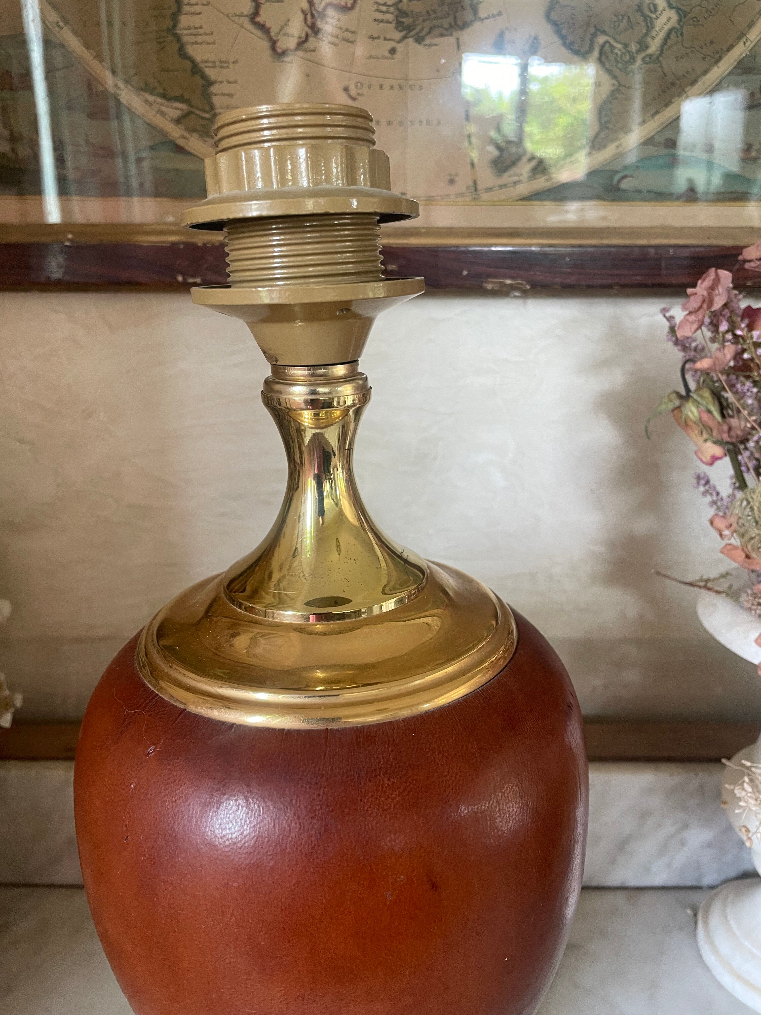 Lampe Le Dauphin vintage, cuir et métal doré