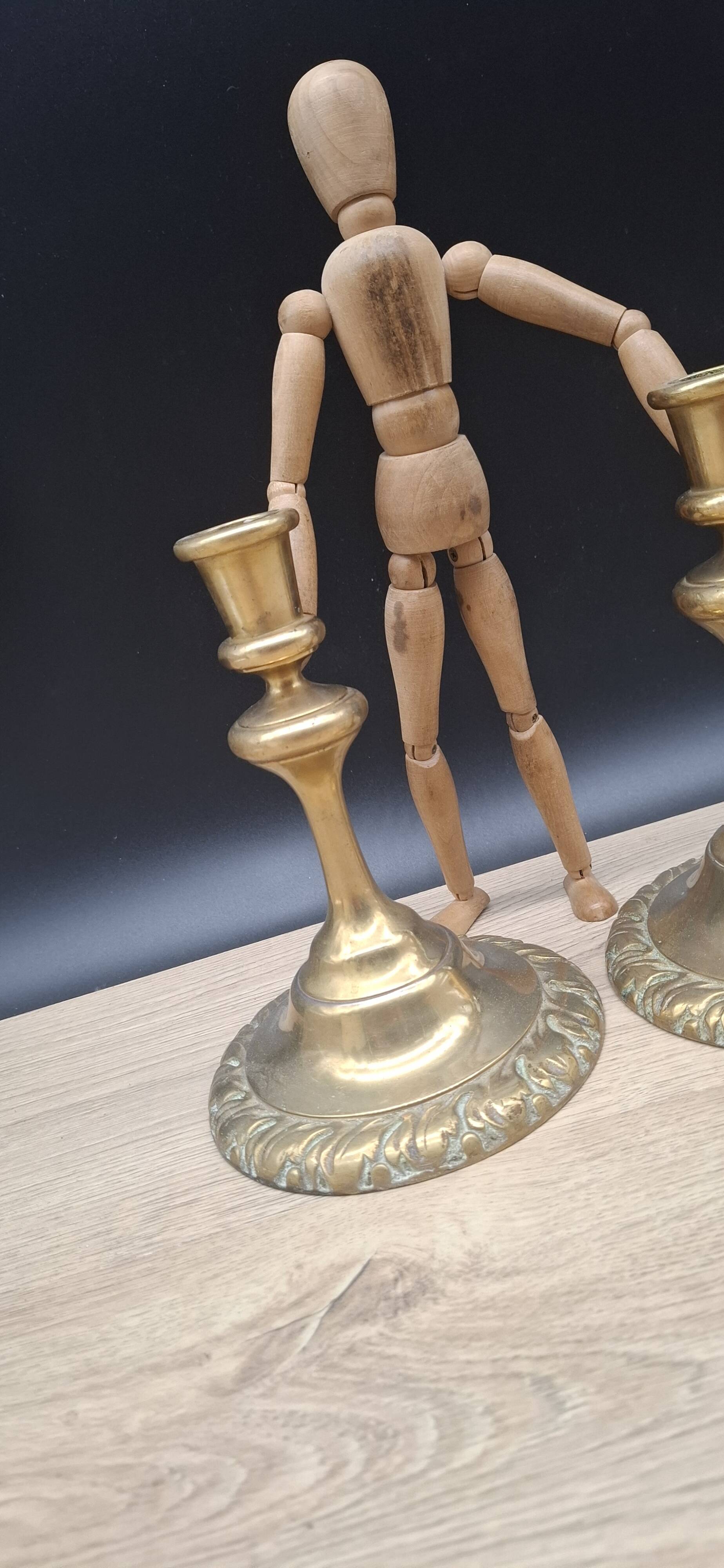 Paire anciens bougeoirs laiton