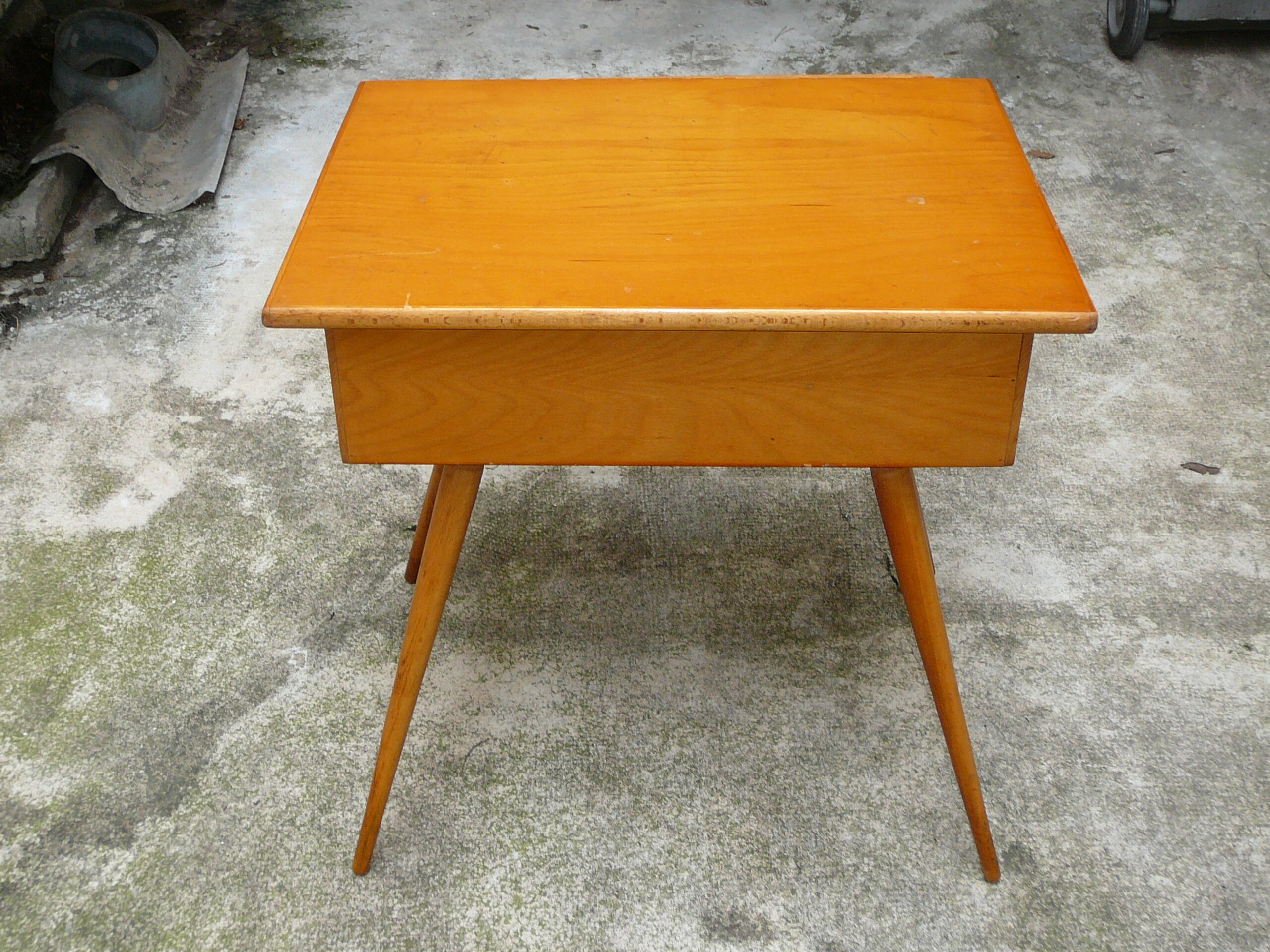 Scandinavian office compass feet