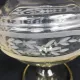 Vase en verre gravé sur pied