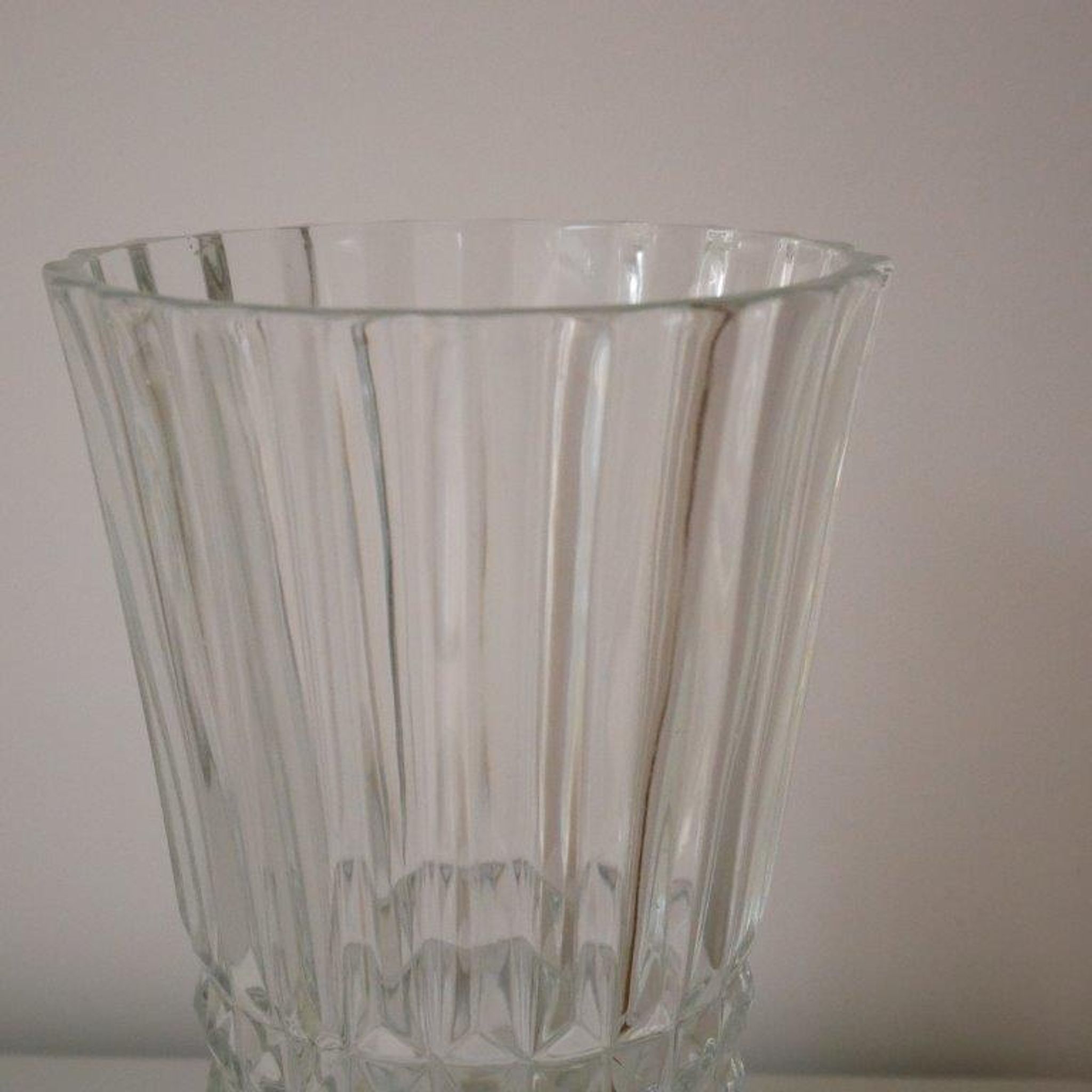 Set of 2 crystal vases