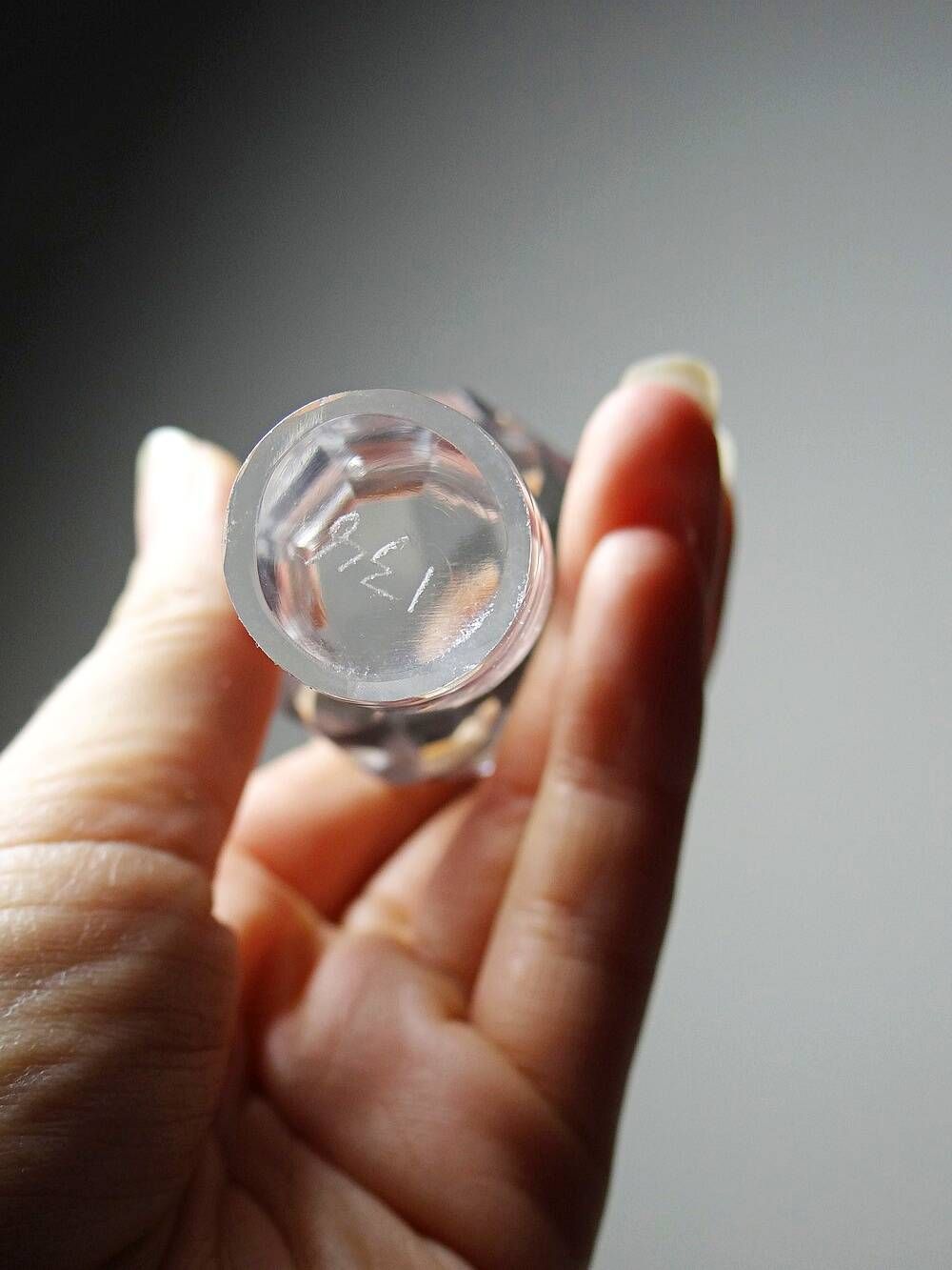 Antique crystal decanter from Nancy, engraved, circa 1920-1930.