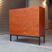 Sideboard Pierre Guariche Meurop modèle 1293 en Teck