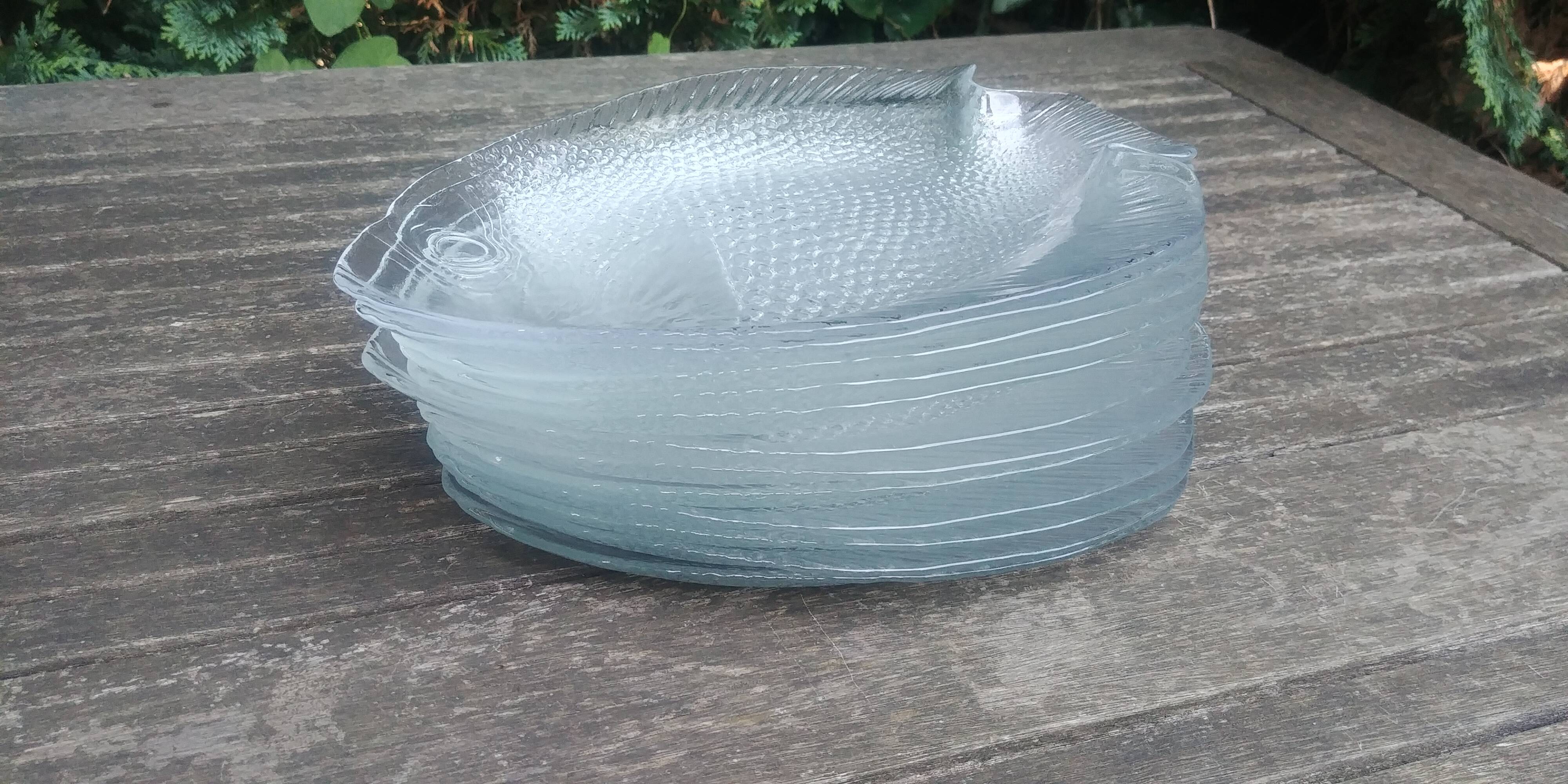 Set of twelve Arcoroc transparent glass fish-shaped dinner plates - vintage.