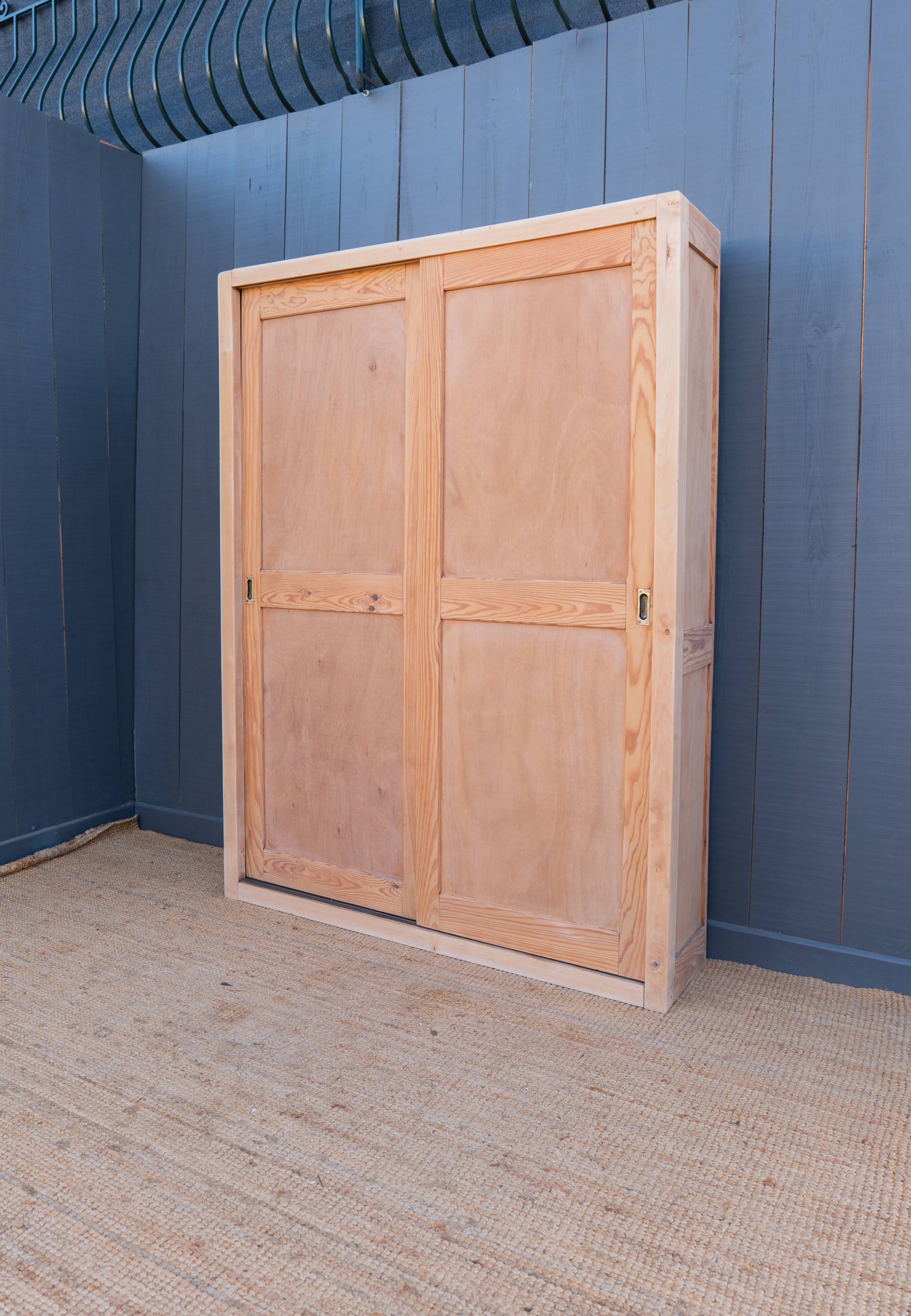 Sliding door wardrobe