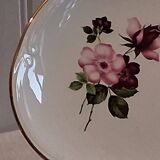 Serving dish from Gien model "Chinon" in very good condition.