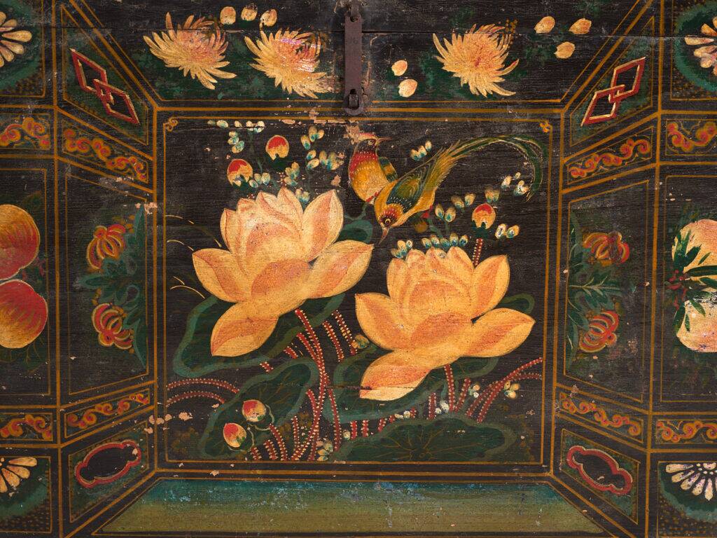 Antique chest painted in pine wood – China, around 1900