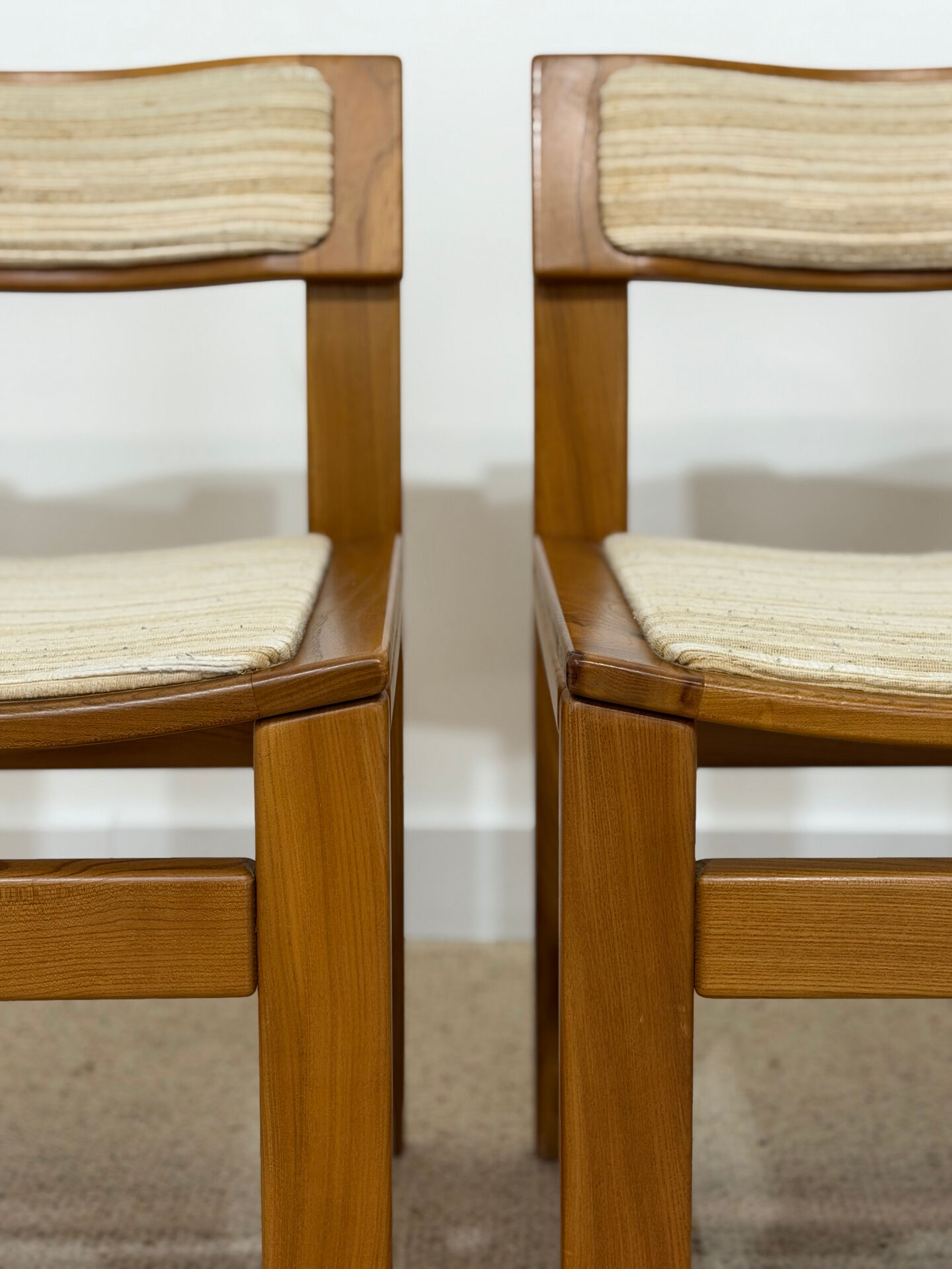 4 chaises en orme massif années 70