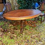 table de chasse ovale  1850  avec pieds central avec animaux scluptés