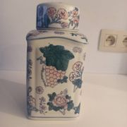 Bonbonnière à motifs asiatiques en porcelaine
