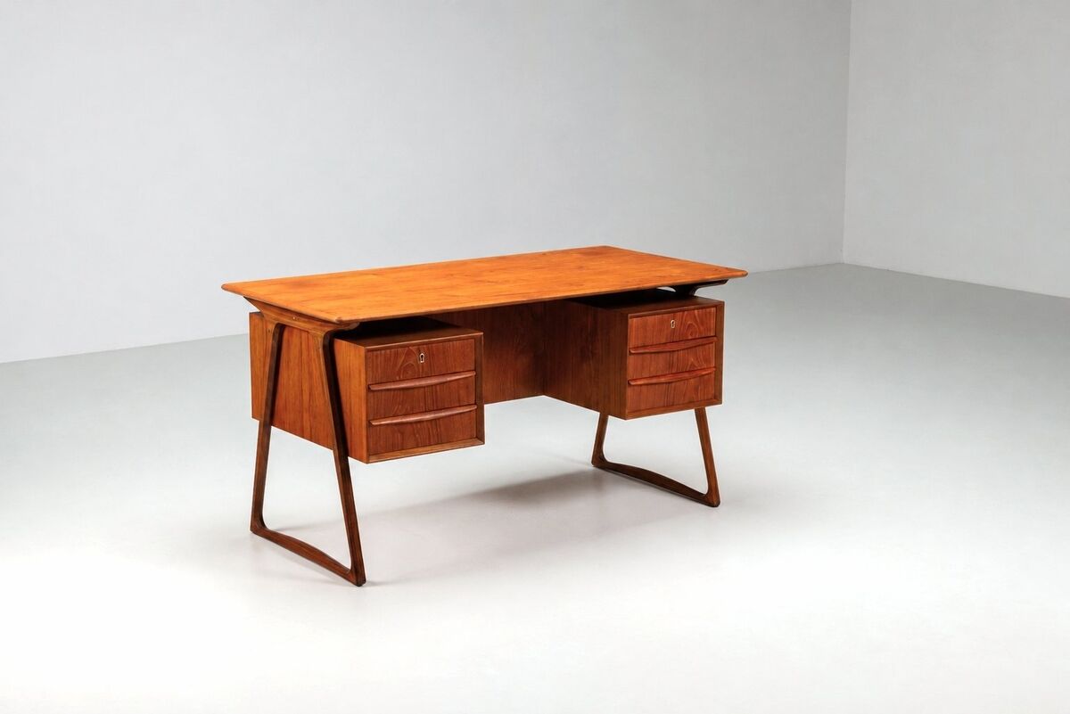 Svend Age Madsen freestanding desk in teak H.P. Hansen Denmark 1960