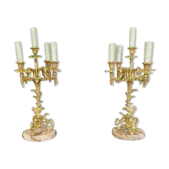 Paire de Chandeliers en bronze doré, socles en marbre.