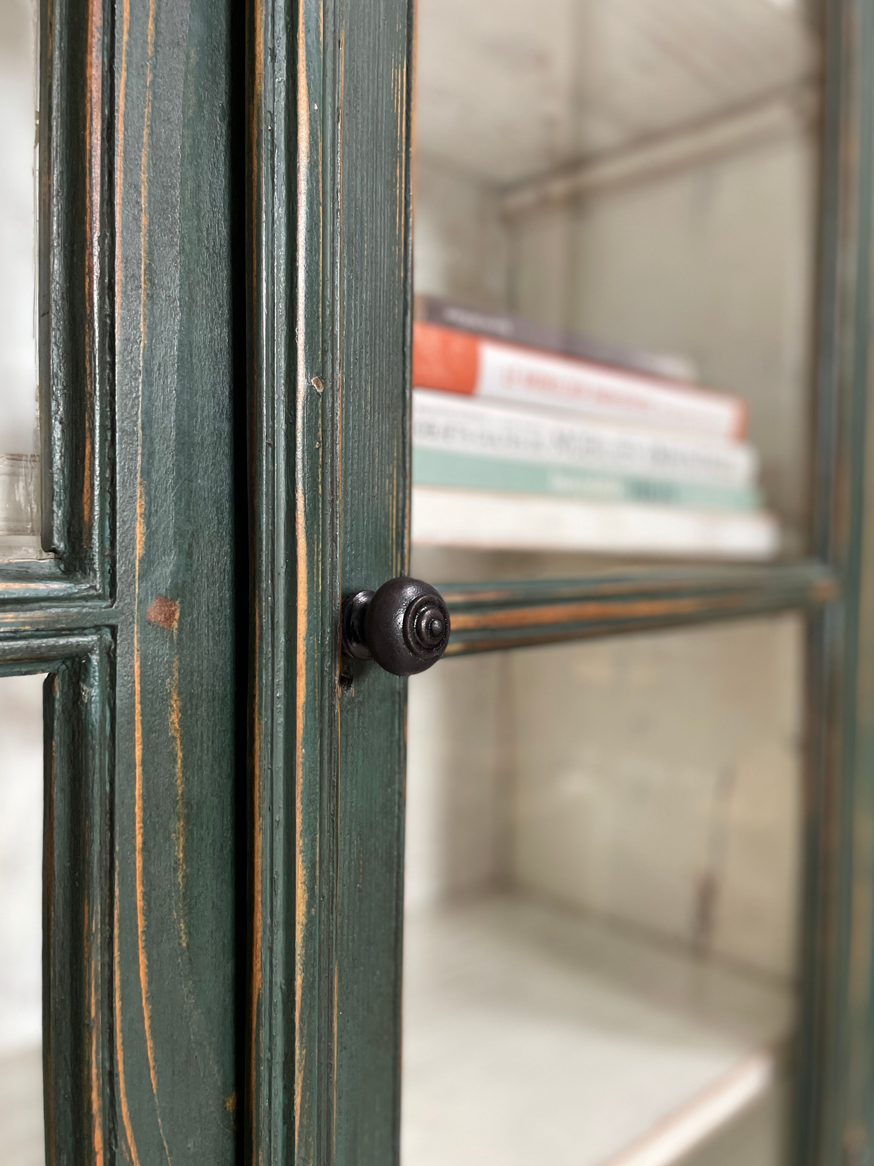 Furniture of trade showcase, around 1900.