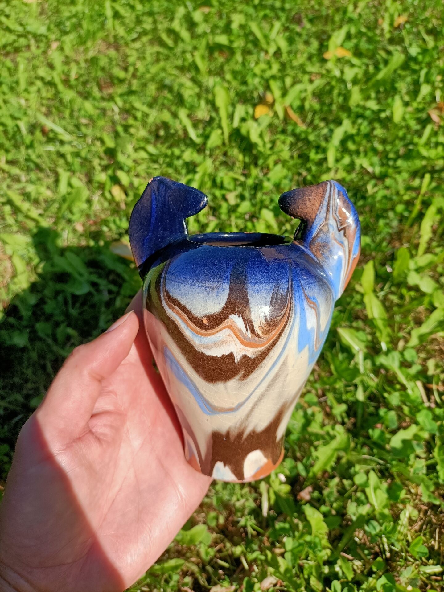 Ceramic vase with equestrian motif