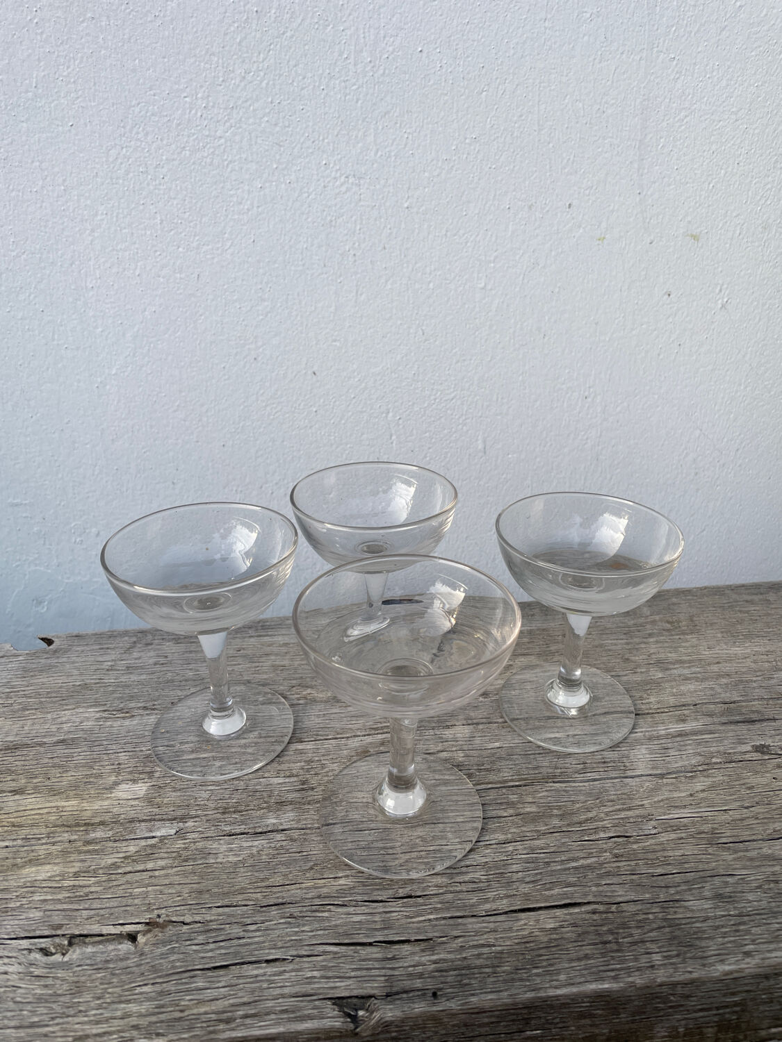 4 champagne coupes in bubbled blown glass, circa 1900
