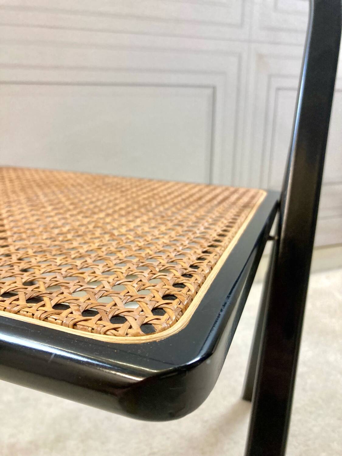 Paire de chaises Giorgio Cattelan – métal noir et cannage