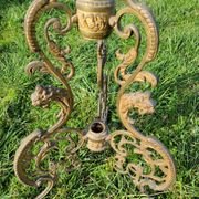 Table ronde en marbre et bronze doré