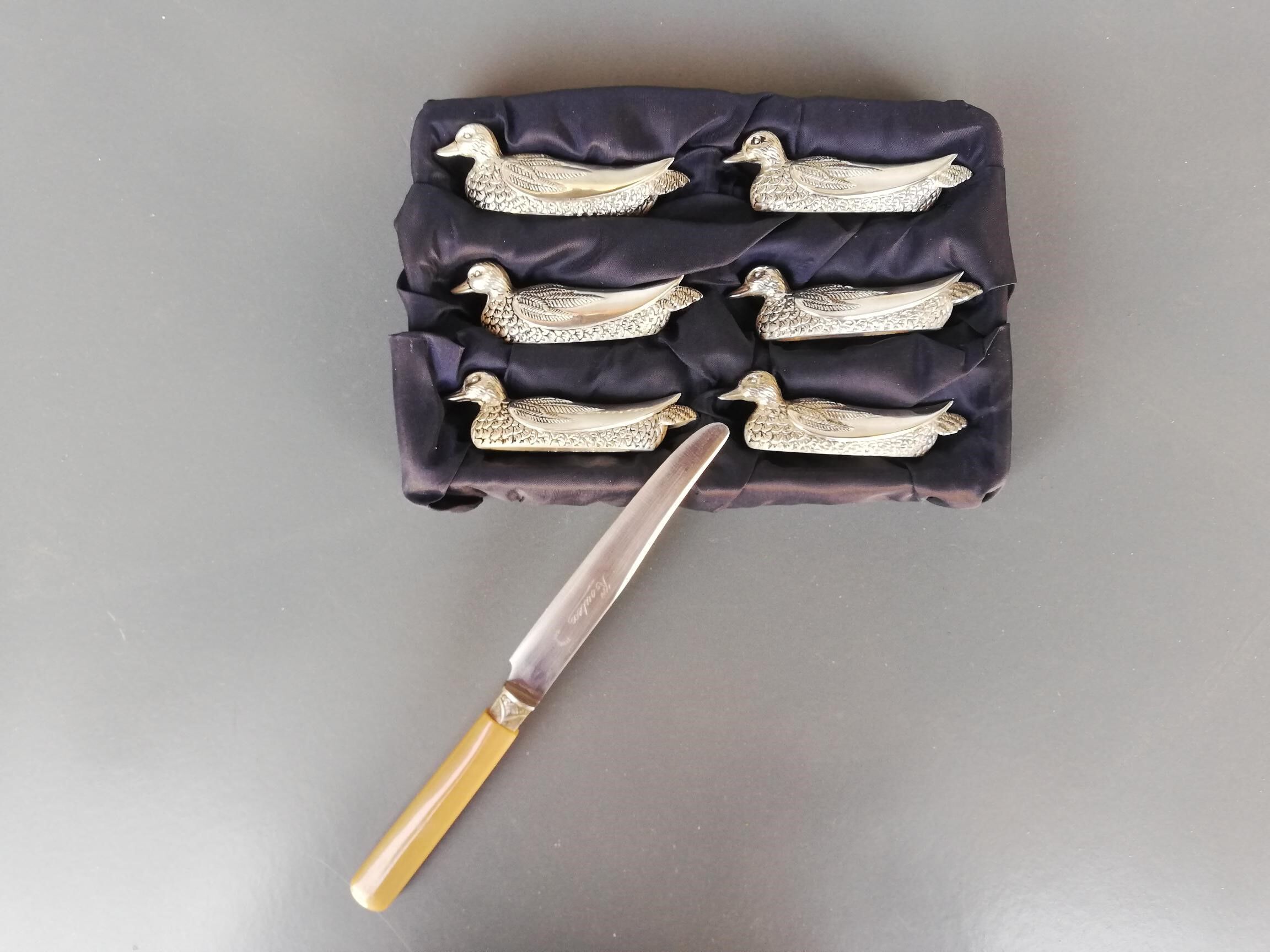 Set of 6 vintage knife holders