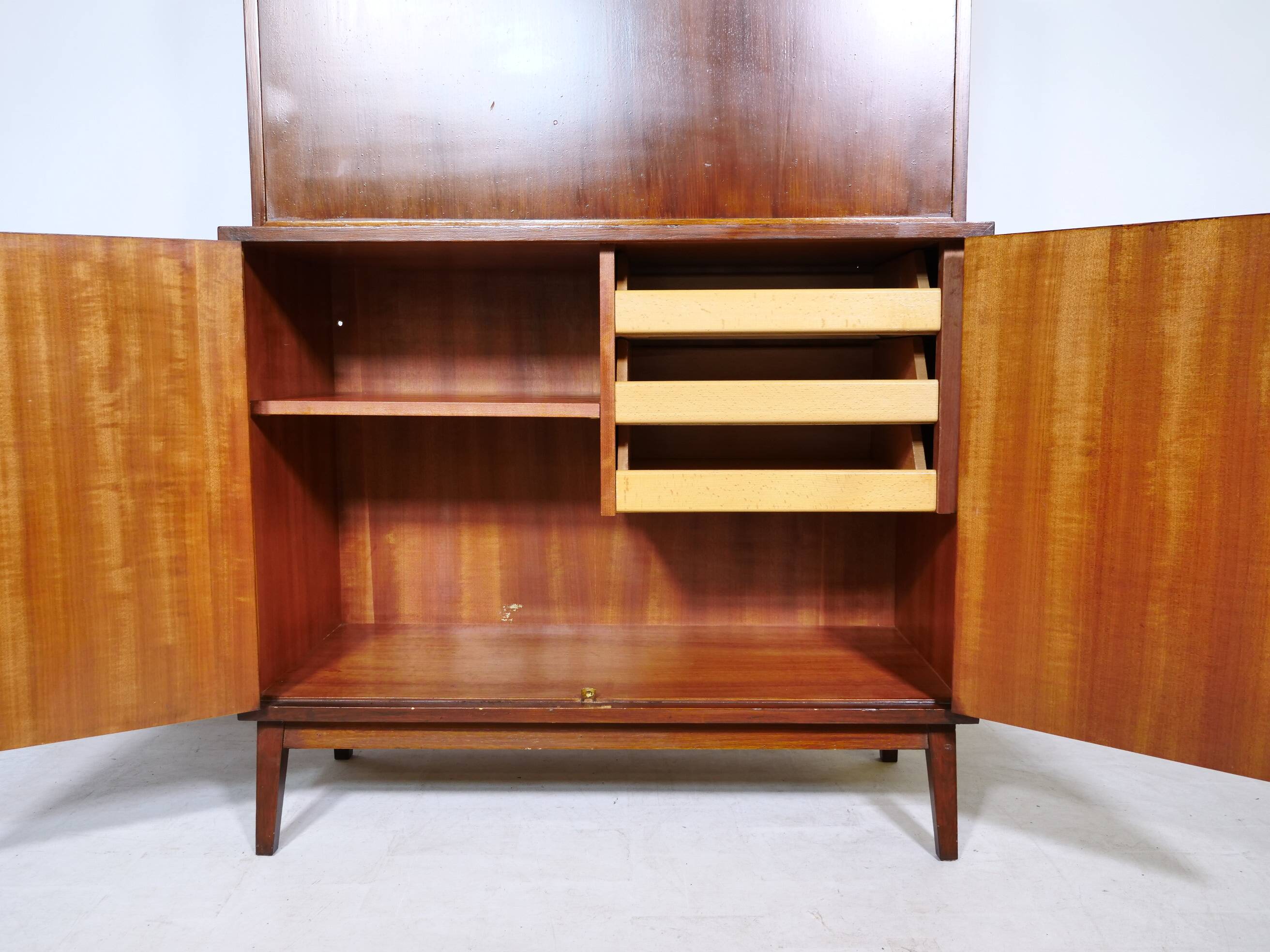 Cabinet de bar des années 60 en teck.