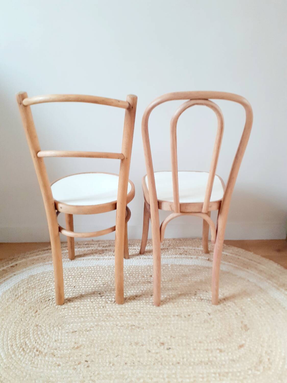 Set of 4 vintage wood and white chairs