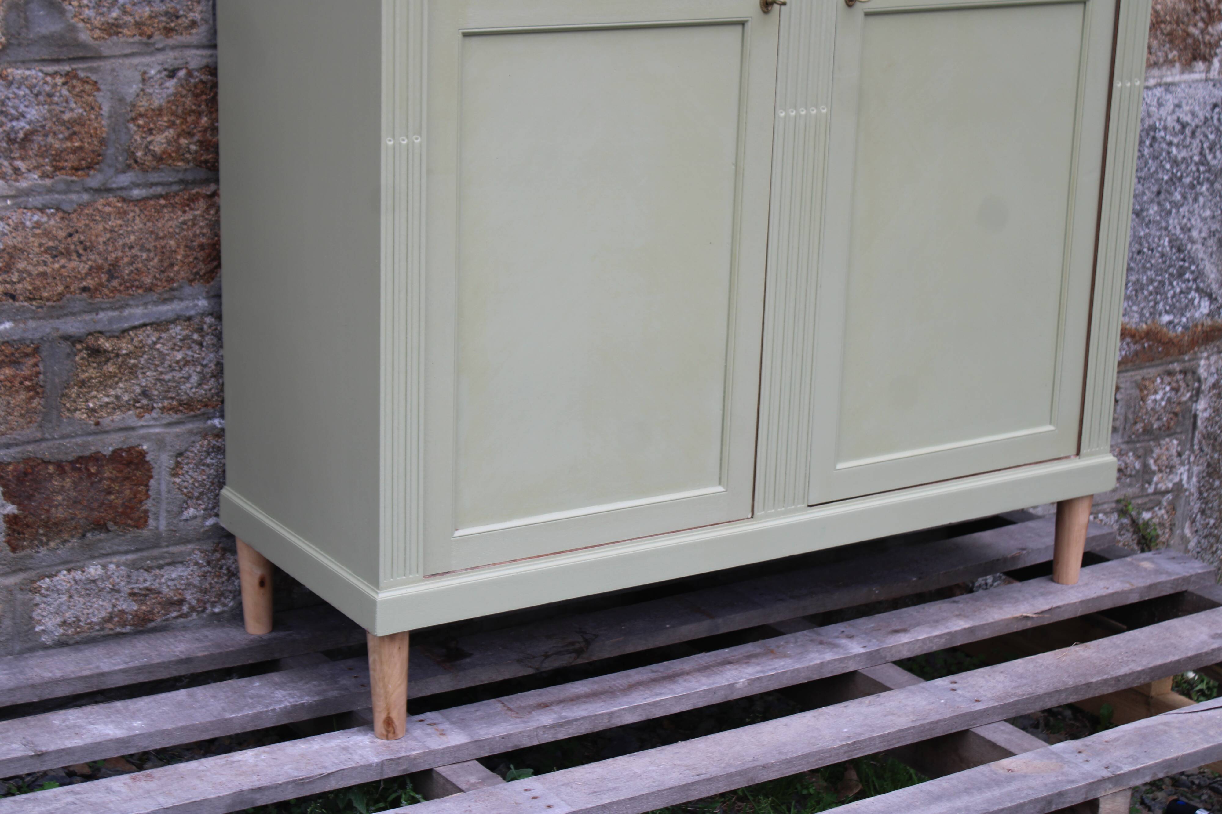 Renovated antique display cabinet – Lizard Green (Pure & Paint)